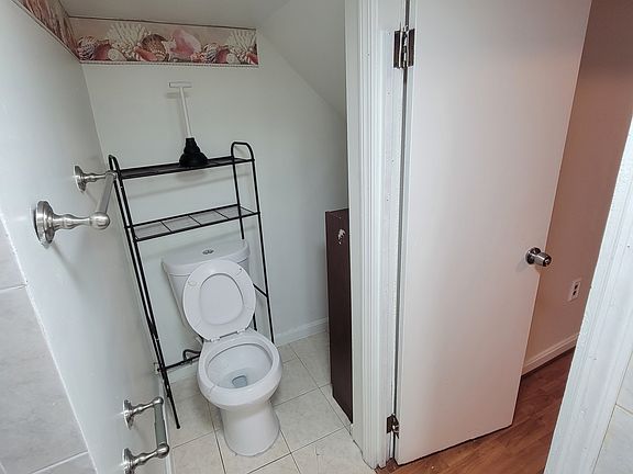 3rd image of 1120 Quebec St