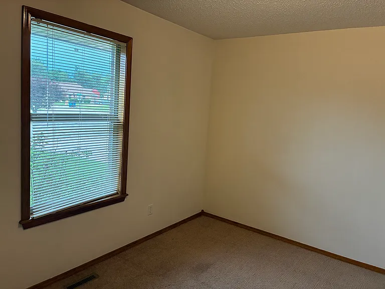 406 N Becky Cir — Photo 11
