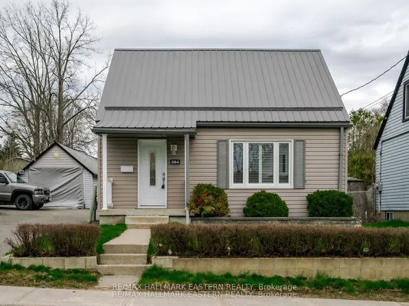 584 Paterson St, Peterborough, ON K9J 4R2