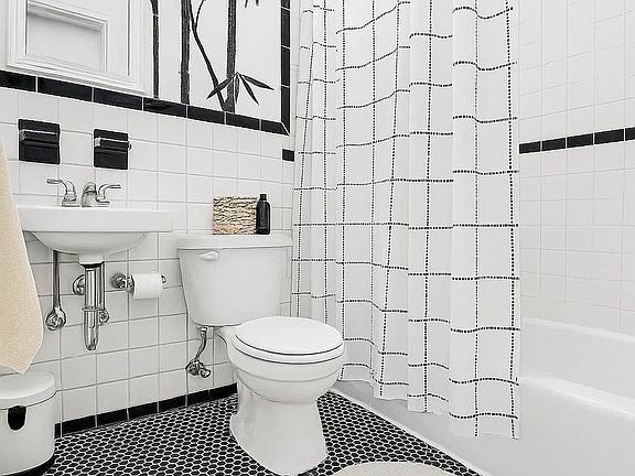 5th image of 21 Bogart St APT 2R