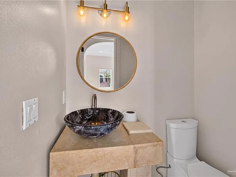 2308 Colorado St — Photo 23