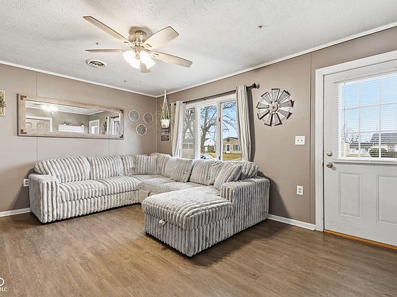 3rd image of 751 Center Dr