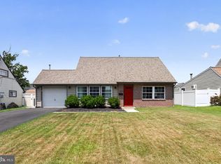 50 Middle Rd, Levittown, PA 19056