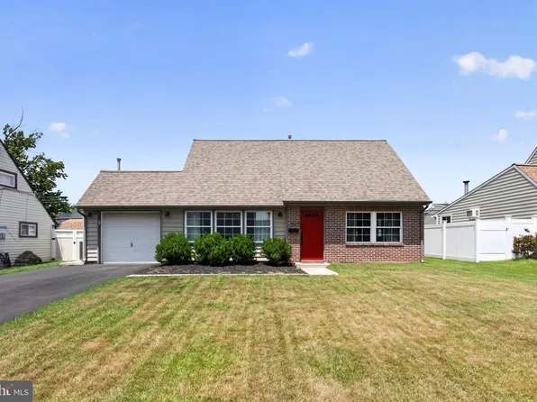 50 Middle Rd, Levittown, PA 19056
