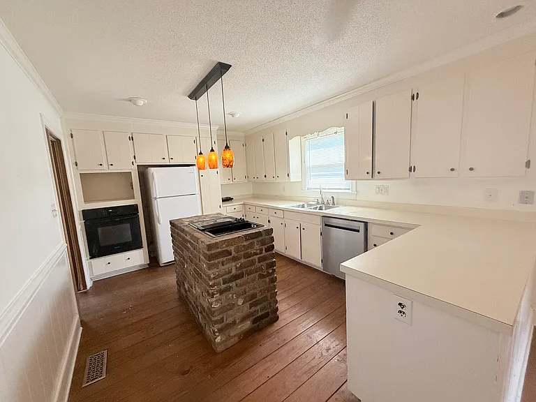 1493 Foxhall Dr — Photo 10