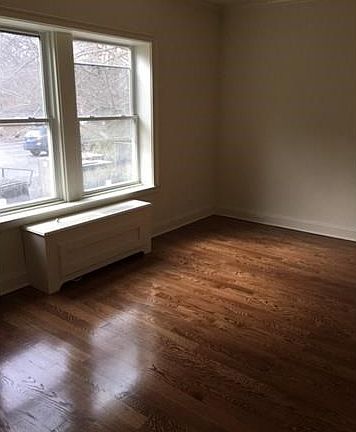 5th image of 130 Woodside Grn APT 1B