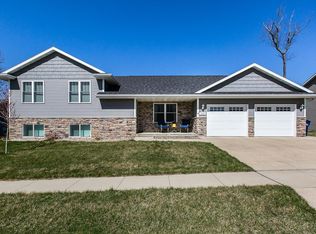 1015 Marisa Rdg, Dubuque, IA 52001