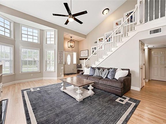 4th image of 658 Glen Grove Ln