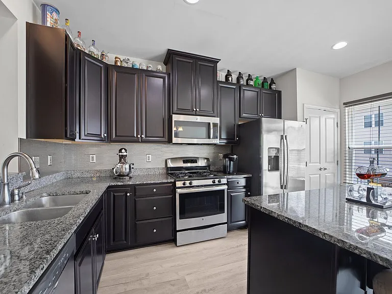 4014 Luminary Dr — Photo 8
