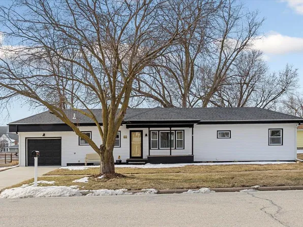 44 7th St, Woodbine, IA 51579