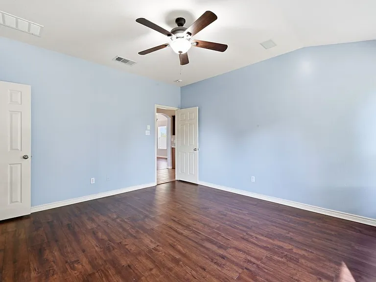 920 Coronation Way — Photo 8