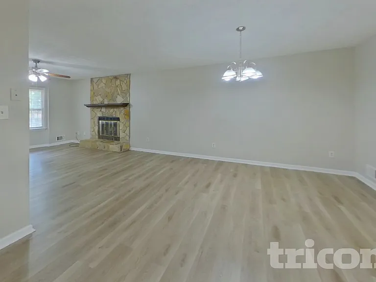 3735 Linwood Way — Photo 4