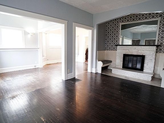 3rd image of 211 Lafayette Ave