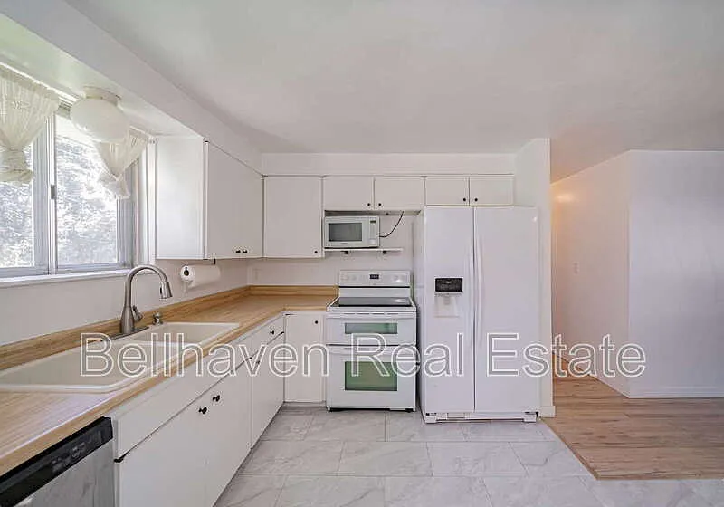 3 bed, 2.0 bath, 2106 sqft, $2,100 — Photo 4