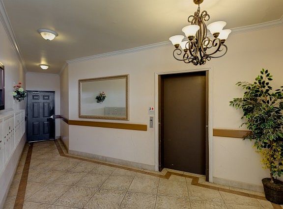 4th image of 5310 Circle Dr APT 206