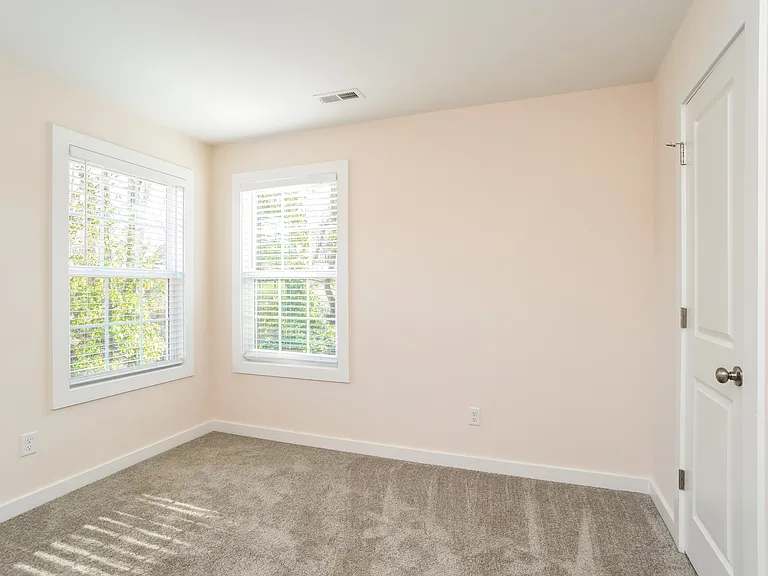 608 E Texas Ave — Photo 12