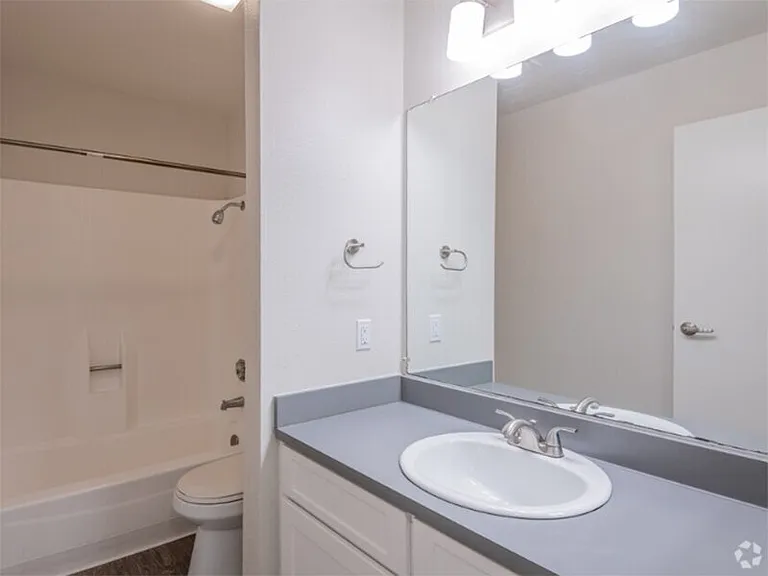 Juniper Apartments — Photo 12