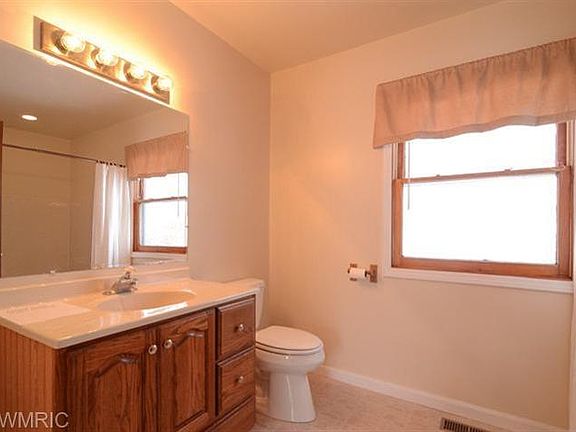 4th image of 516 Nieb Ct