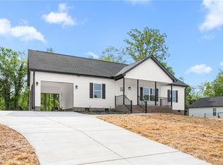 203 Bethlehem Ave, Thomasville, NC 27360