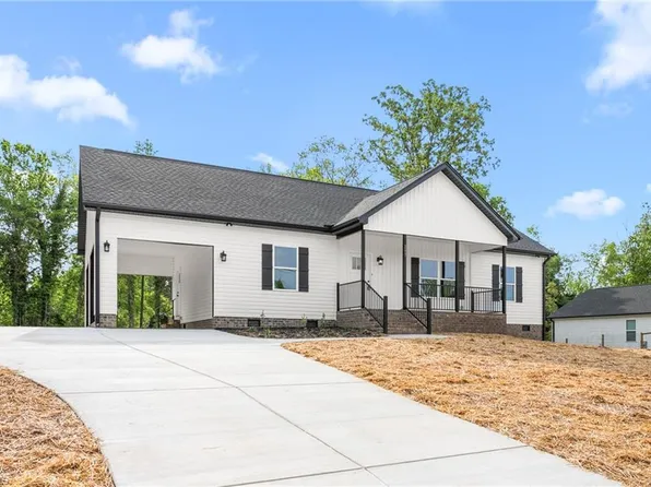 203 Bethlehem Ave, Thomasville, NC 27360