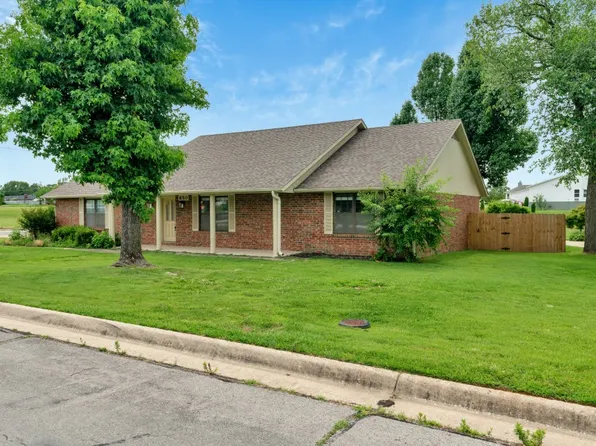850 S Chateau Dr, Rogers, AR 72758