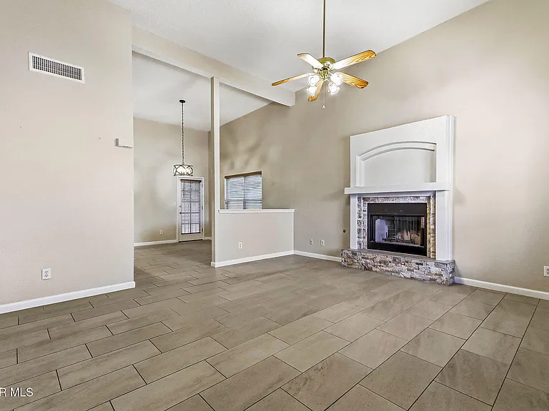 1308 Rose Bud Ln — Photo 2