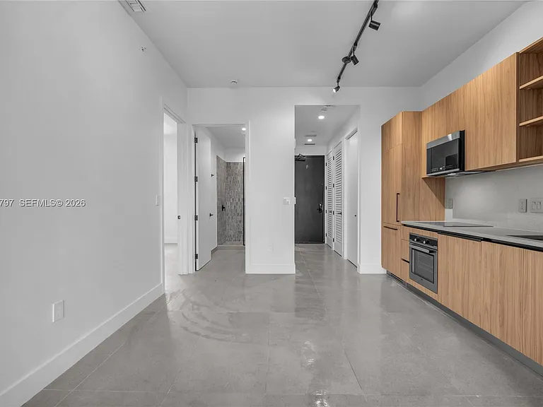 91 NW 27th St #501 — Photo 13