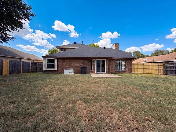 5th image of 2831 Red Oak Dr