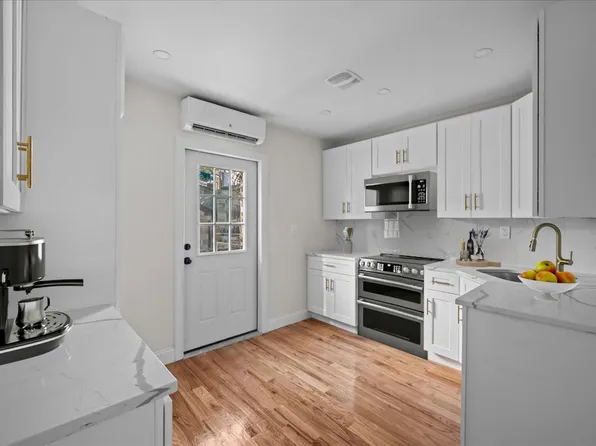 1130 East 42nd Street image 2 of 9