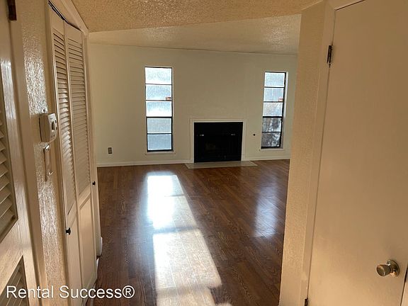 5th image of 701 El Pinal Pl