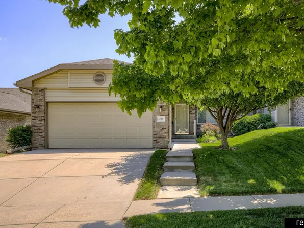 5725 Shadow Ln, Lincoln, NE 68516