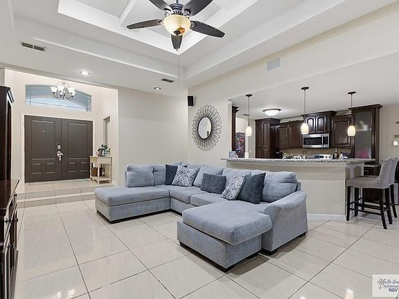 5th image of 7062 Persimmon Dr