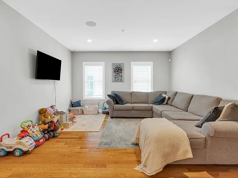 157 Hancock St #14 — Photo 8