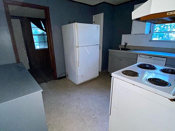 2nd image of 206 NW Gwen Lake Ave