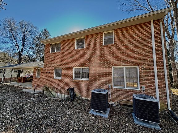 3rd image of 3457 S Park Cir