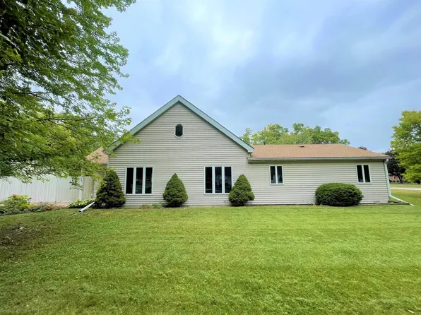 381 Itasca St, Wood Dale, IL 60191