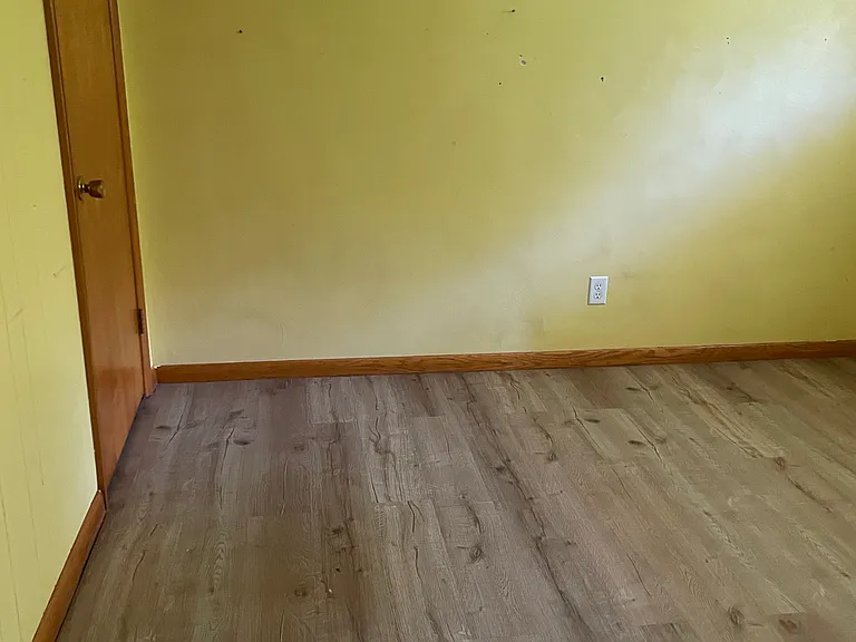 341 Spruce St N — Photo 7