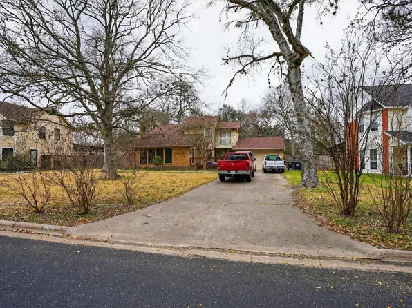 2805 Wilderness Dr S, College Station, TX 77845