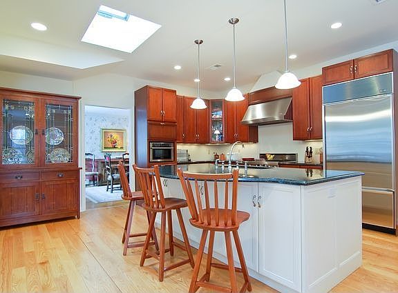 4th image of 12 Plateau Ln