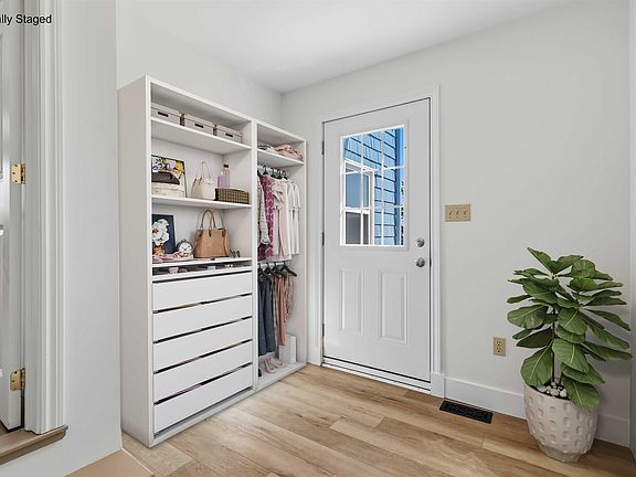 3rd image of 341 Myra Rd