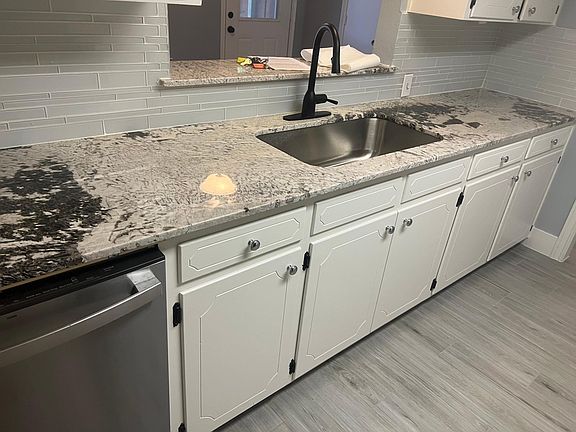 4th image of 424 Hollyhill Ln #2