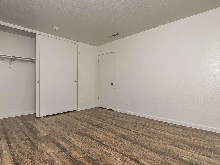 Victoria Square Apartments — Photo 54
