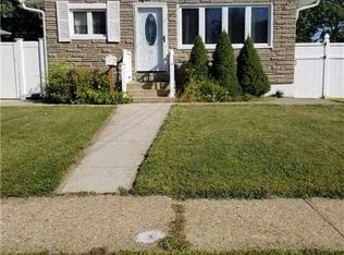 25 Whitson St, Hempstead, NY 11550