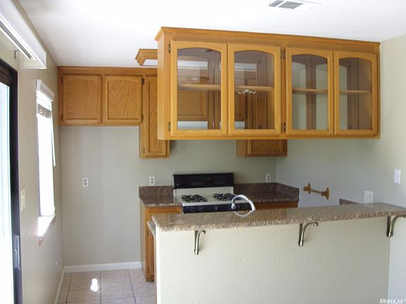 4th image of 243 Montrose Dr