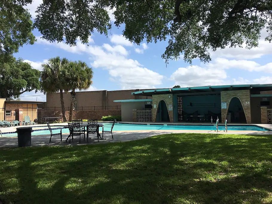 2nd image of 4080 Breakwood Dr