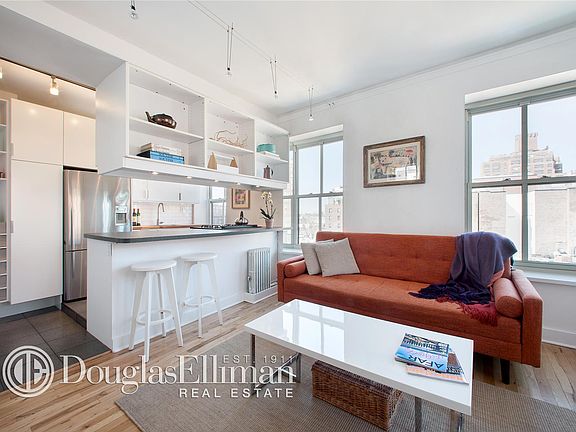 2nd image of 99 Bank St #Phd