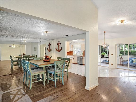 5th image of 5372 Pine Circle