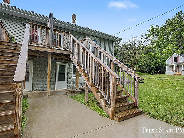 1266 Clark St — Photo 8
