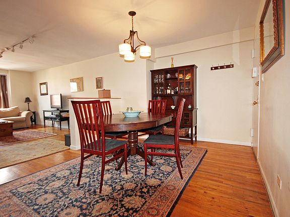 3rd image of 165 Christopher St #2Y