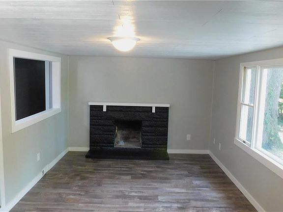 3rd image of 3693 North Dr
